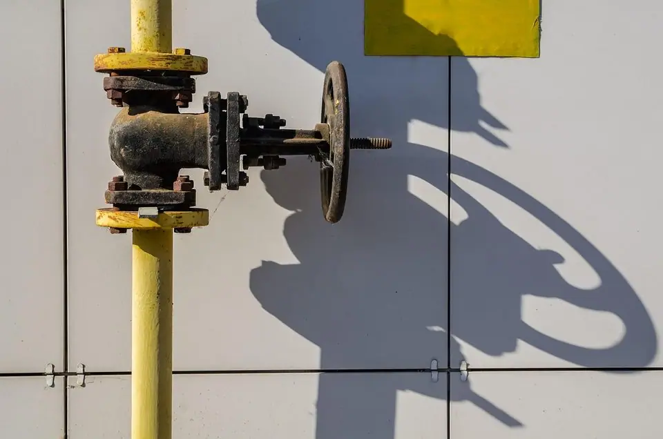 Natural Gas Price Forecast: Double Top Threatens Recovery Toward $3.15