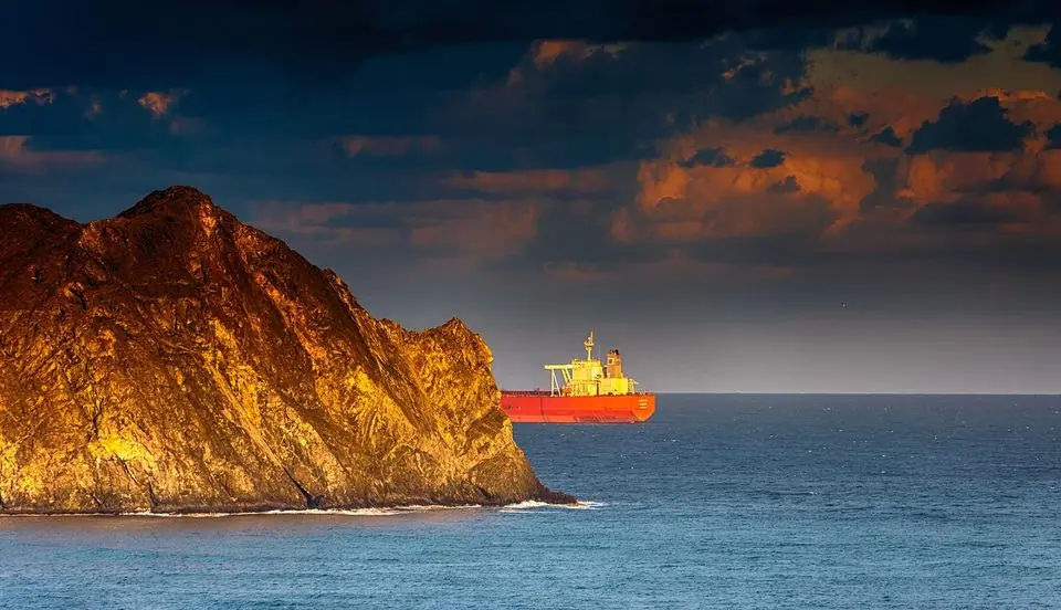 Goldman Sachs Warns of New Oil Price Shock as Tanker Rates Soar